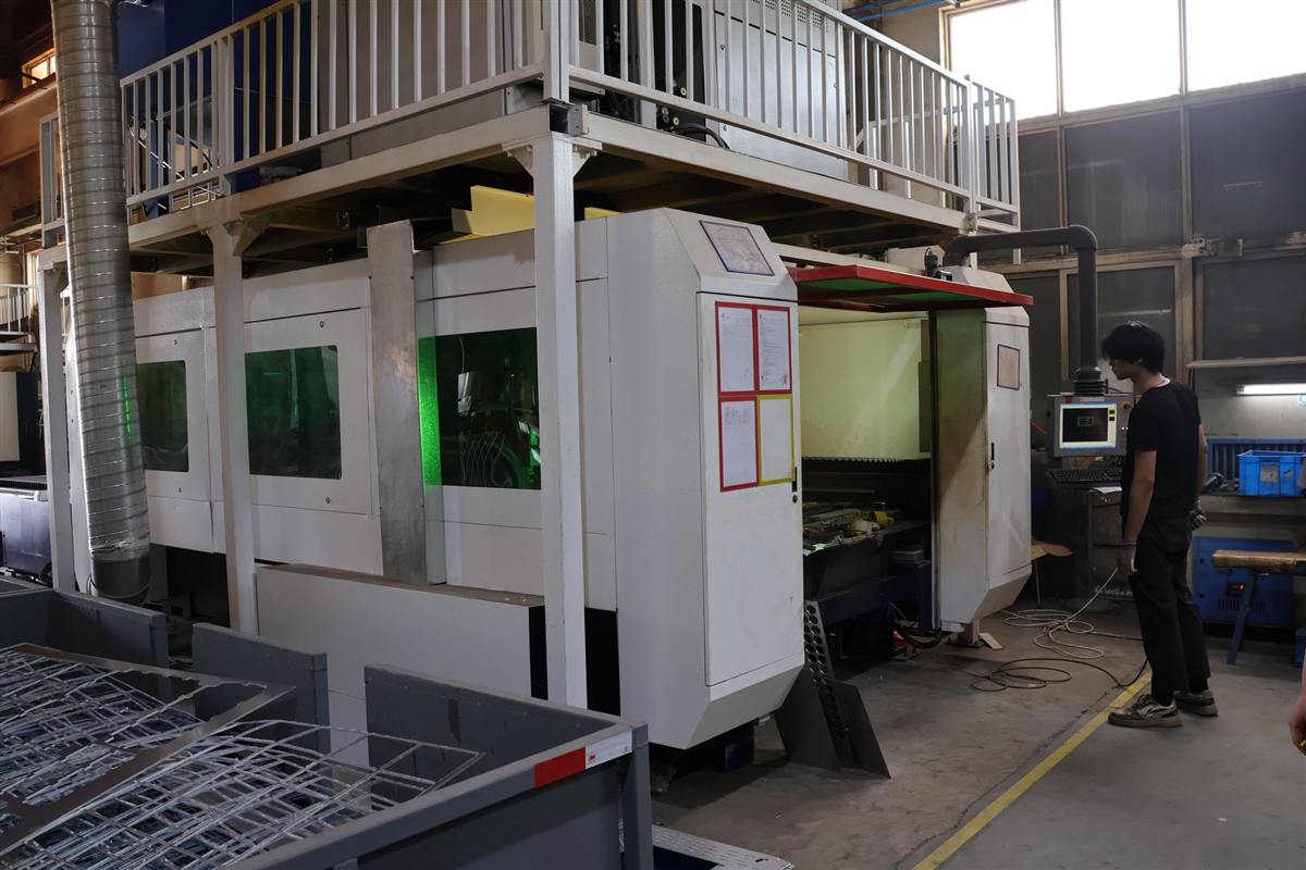 Laser cutting